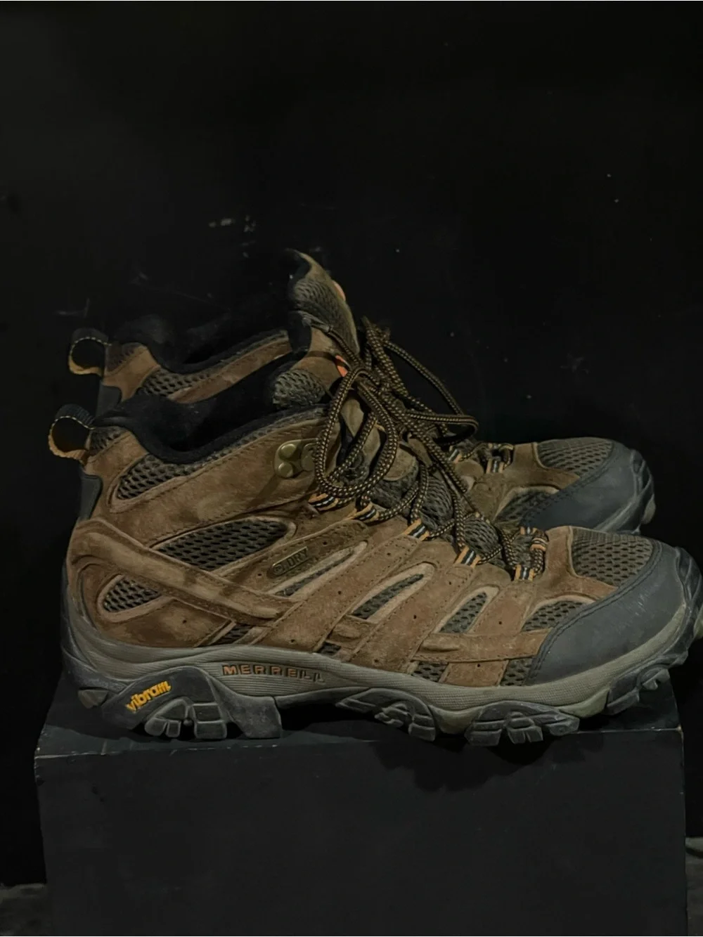 Merrell Moab 2 Mid Waterproof Hiking Boots Mens 8 Earth Brown Suede Outdoor